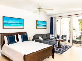 La Vista Azul - Lovely Spacious Condo close to Grace Bay - Free Wi-Fi, hotel u gradu Turtle Cove