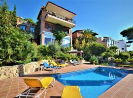 VILLA FLORES 8 personas LLORET DE MAR, hótel í Lloret de Mar