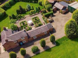 Luxury Barn with Hot Tub, Spa Treatments, Private Dining, hotel en Little Budworth