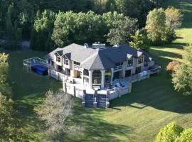 Crestview Estate 5 acres-heated pool-5min to strip