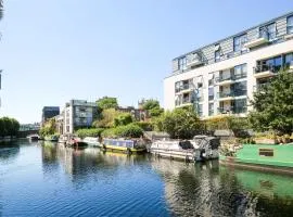 Lovely 2 bed flat in canal side gated development