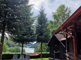 Cabana Casuta de Ciocolata, villa í Teşila