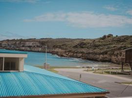 Surf break at Bayview villas SEA VIEW, Hotel in Port Campbell