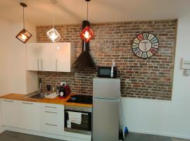 Les Lofts De Provins: Apt 5, hotel en Provins