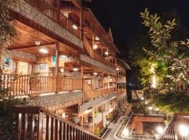 Hotel Negi's Mayflower A heritage Since 1965, hotel di Manali