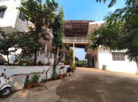 V J Farmstay, hotel em Garudeshwar