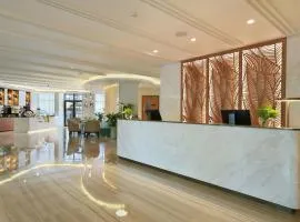 Arabian Park Dubai, an Edge by Rotana Hotel