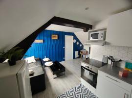 Les Lofts De Provins: Apt 6, hotel di Provins