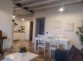 Apartamentos El Llanin, hotel bajet di Cangas de Onís