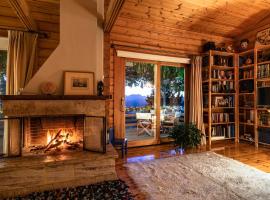 Luxury Chalet Vila on Mountain Top with great view, hotel en Kalavrita