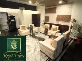 Royal Palms Luxury Service Apartment, hotel en Nagpur