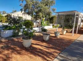 Lavender Cottage - At home in Lightning Ridge, παραθεριστική κατοικία σε Lightning Ridge