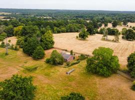 Secluded 3 bed cottage in private parkland, hotel a Brockenhurst