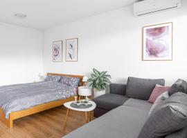 Apartma Vrtnica 5th floor, hotel mesra haiwan peliharaan di Nova Gorica