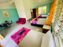 Sunny Beach Lodge, khách sạn có chỗ đậu xe ở Amuri