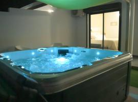 Lodge Palmeraie & son Jacuzzi exclusif, hotel v destinaci Matoury