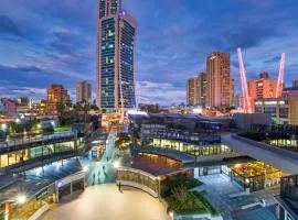 Circle on Cavill Surfers Paradise- 3 Bedroom SPA Apartment