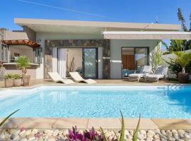 Villa Primera 3 bedroom bungalow with private pool Grand Bay, hotel in Grand Bay