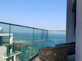 Ocean Mountain View Apartment at The Address Fujairah, hotel v destinaci Fudžajra