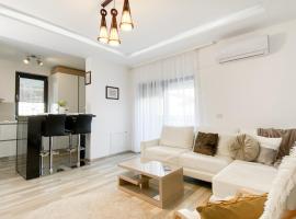 Luxury Apartment with Private Parking, hotell i Giroc