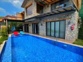 2 Bedroom Private Villa with Infinity Pool and Sea View