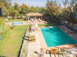 Cabaña en Tunquén con parrilla, fogón, piscina y bosque, котедж у місті Тункен