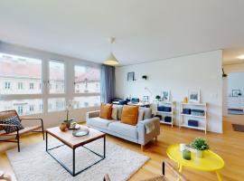 Sublime contemporary apartment in the city centre, hotel din La Chaux-de-Fonds