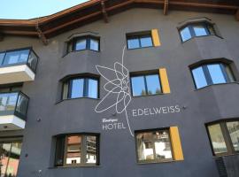 Boutique Hotel Edelweiss, hotel v mestu Sankt Anton am Arlberg