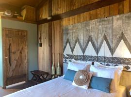 Pine Lodge - direct train to Porto، كابينة في فالونغو