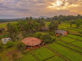 StayVista at Firefly By The River with Breakfast, hotel in Kushālnagar