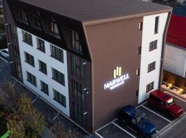 Deluxe Aparthotel MARWELL RESIDENCE, căn hộ ở Suceava