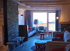 Somptueux chalet 130 m², 11 pers, vue montagnes, cheminée, 5 chambres - FR-1-545-27, hotel in Val Thorens