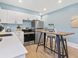 Bright and Spacious Condo in Downtown Collingwood 97043, Hotel in Collingwood