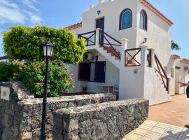 Juangy’s Apartments in Las Adelfas Golf del Sur，位于圣米格尔德阿沃纳的公寓