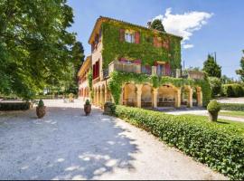 Suite le Quervalat dans magnifique bastide 18eme, hotell i Aix-en-Provence