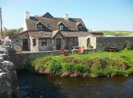 Aille River Tourist Hostel and Camping Doolin – hotel w mieście Doolin