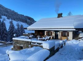 Les Chalets de la Serraz, hotel di La Clusaz