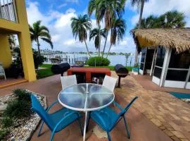 Searenity, Waterside studio in the heart of Treasure Island, walk to beach