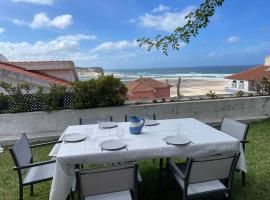 Foz - Sea View Cottage, hotel u gradu Foz do Areljo