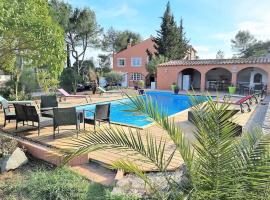 VILLA avec piscine - 4 chambres - parking - calme, ξενοδοχείο σε Les Arcs sur Argens