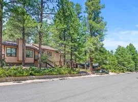 Kathys Cabin, King Bed, Hot Tub, Near-NAU & Downtown attractions, Perfect Year-Round Mountain Getaway