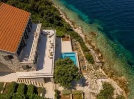 Villa Korcula Waterfront A Beautiful 5 Bedroom Villa A Few Steps from The Sea