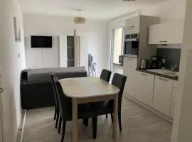 Charmant T2 en centre-ville avec balcon, parking privé et équipements bébé à Fort-Mahon-Plage - FR-1-482-99