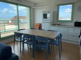 Duplex avec balcon, ascenseur et parking à Fort-Mahon-Plage - FR-1-482-59