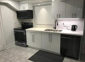 3 Bedroom 2 Bath Guest Suite, hotel v destinácii Brampton