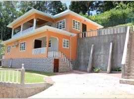 Exotic Guest House, casa de hóspedes em Praslin