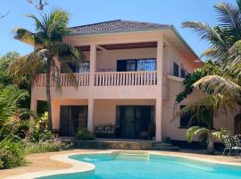 Tradewinds Lodge, chalé alpino em Diani Beach