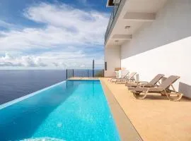 Marina View Apartment - Pool & stunning ocean view