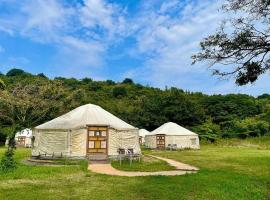 Naoshima में, होटल 直島町ふるさと海の家 つつじ荘 -SeaSide Park Stay Tsutsujiso-