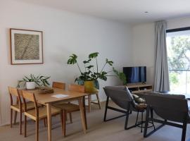 Lorne Surf Apartments, apartman u gradu Lorn